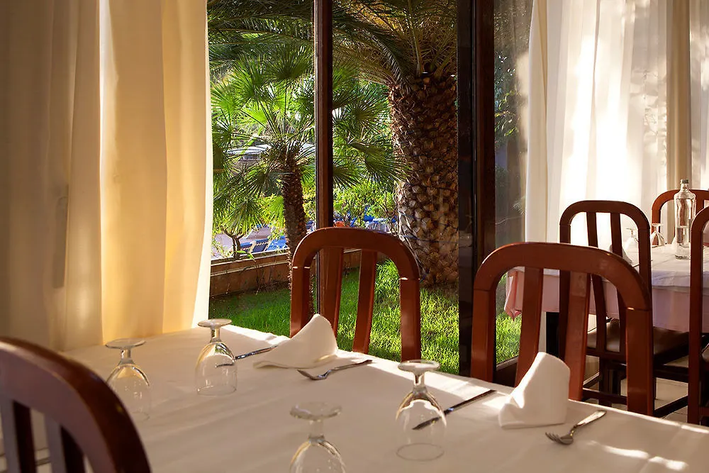 Hotel Univers Ρόζες