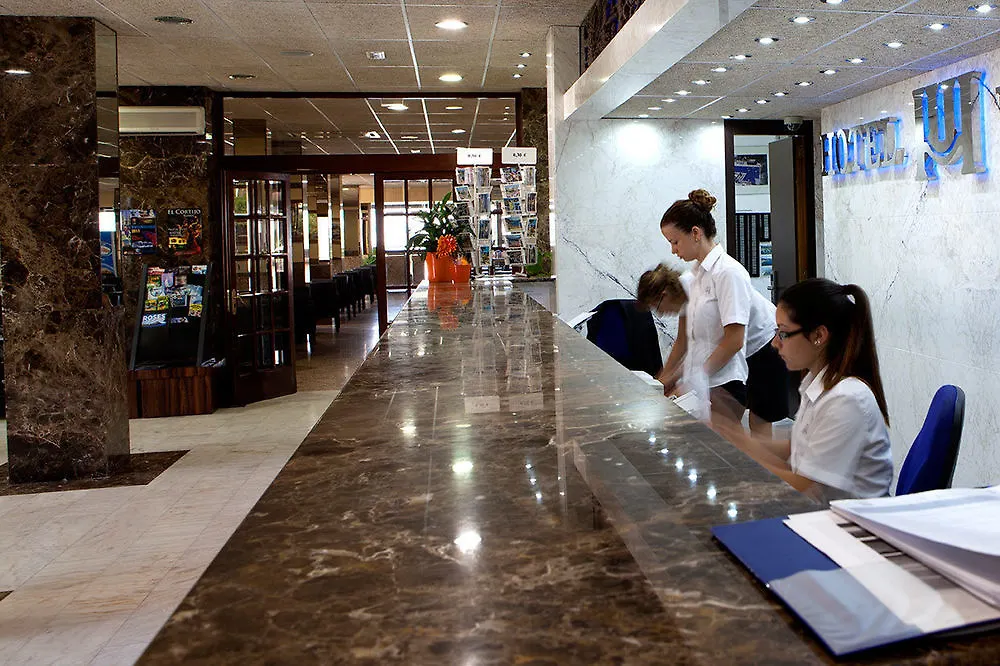 Hotel Univers Ρόζες 3*,
