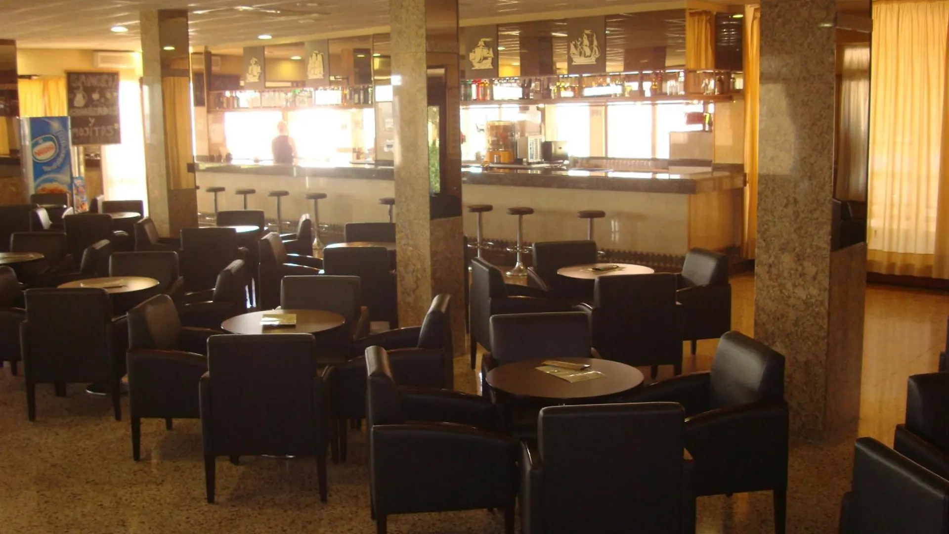 Hotel Univers Ρόζες