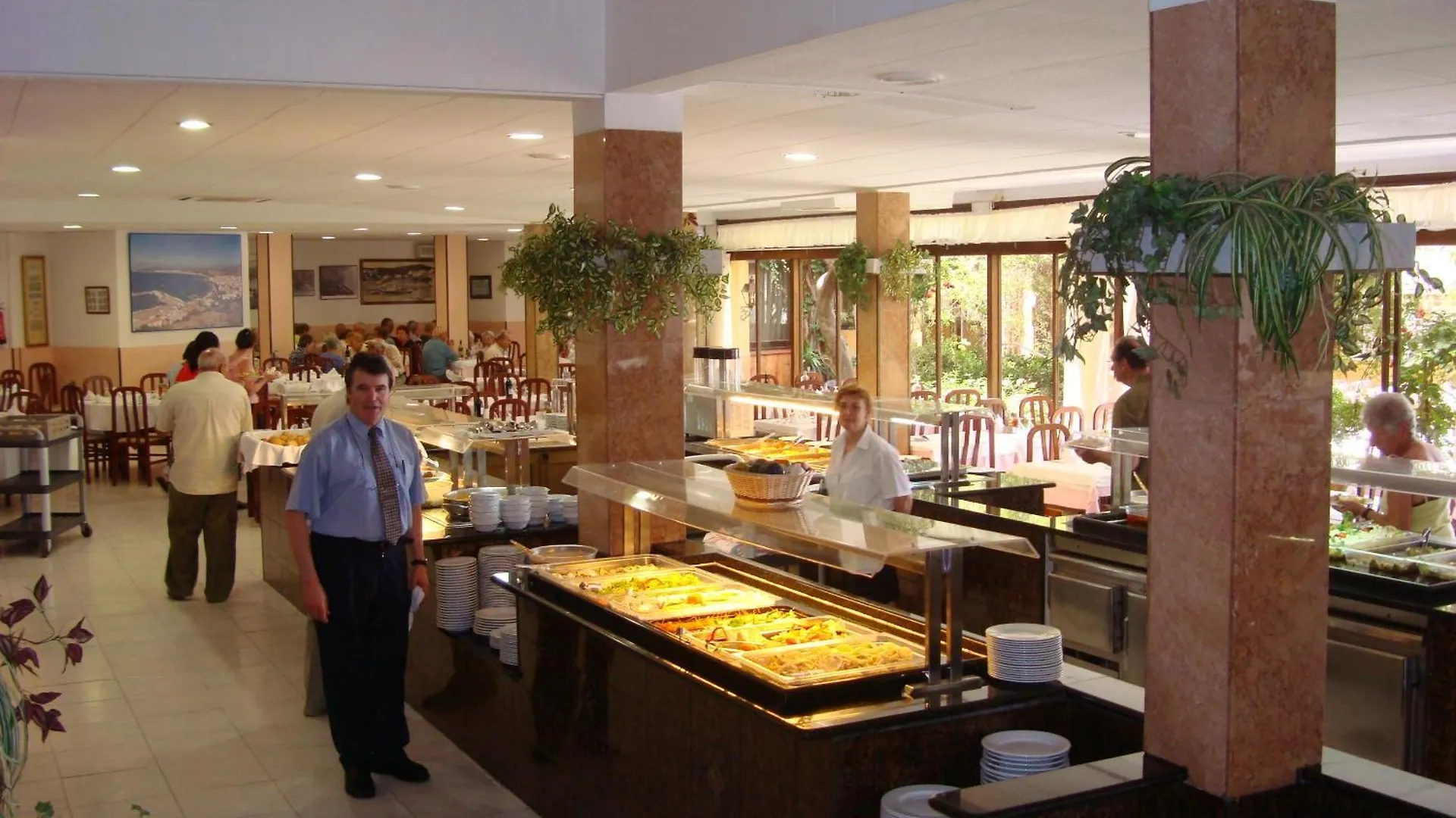 Hotel Univers Ρόζες 3*,