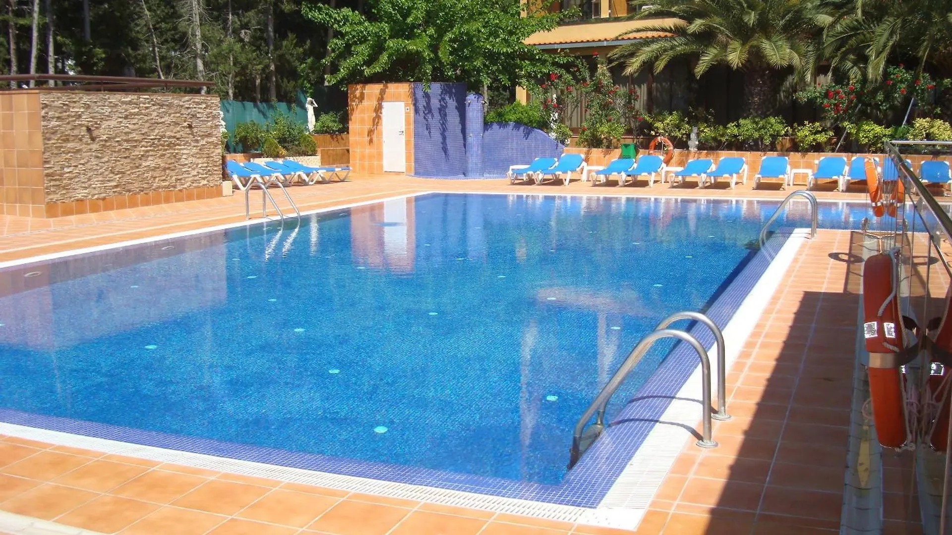 Hotel Univers Ρόζες