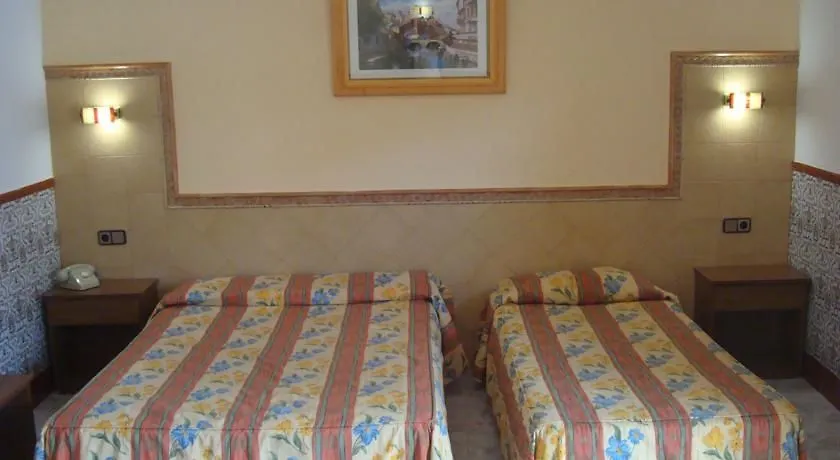 Hotel Univers Ρόζες