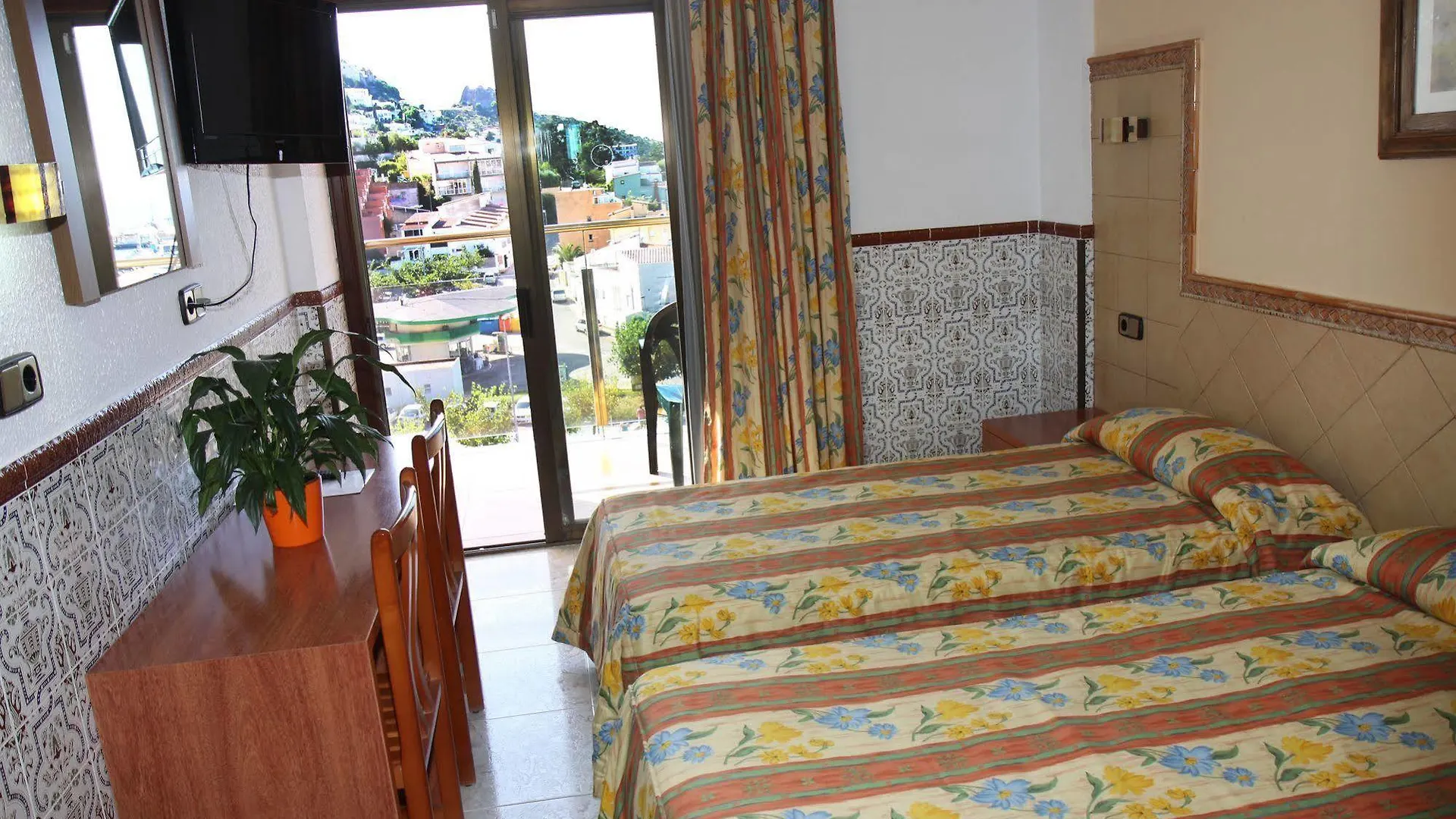 Hotel Univers Ρόζες