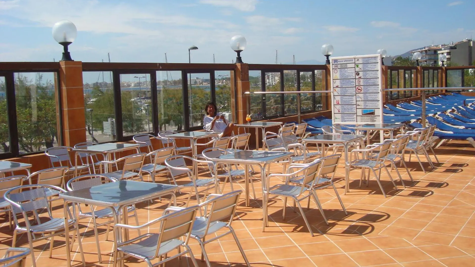 Hotel Univers Rosas 3*,  España